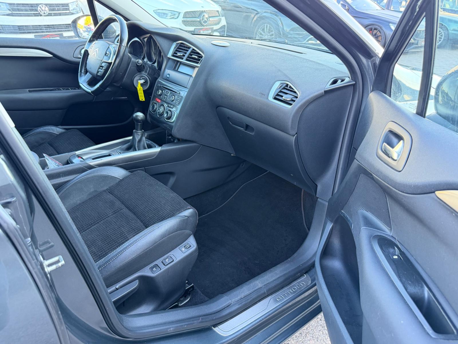 Citroën C4 Lim. Exclusive_KlimAut_TotWinkel_Sitzhz_Tempo