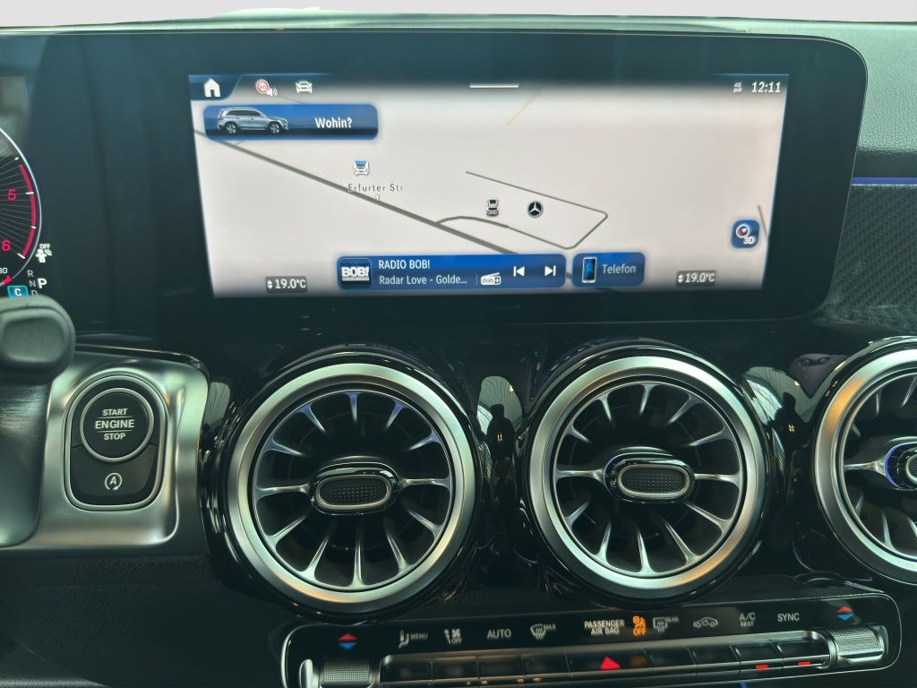 Fahrzeugabbildung Mercedes-Benz GLB 200 d AHK*Fernlichtass.*KeyLess*LED*PDC*ACC