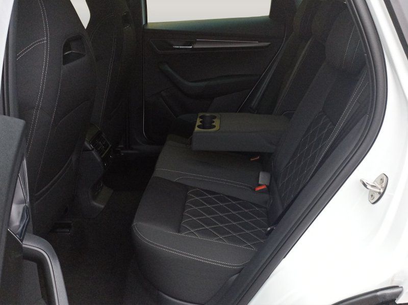 Fahrzeugabbildung SKODA Karoq 1.5 TSI Sportline DSG  AHK+ACC+NAVI+MATRIX