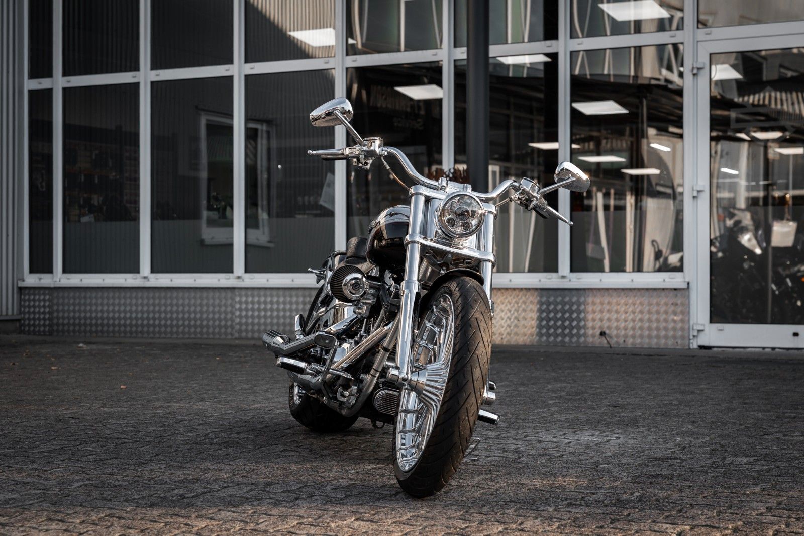 Fahrzeugabbildung Harley-Davidson CVO BREAKOUT FXSBSE -Jekill&Hyde