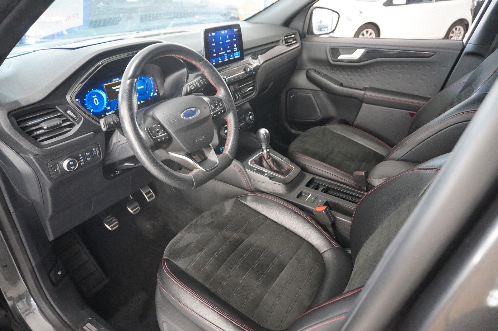 Fahrzeugabbildung Ford Kuga 1.5 ST-LINE X NAVI/LED/KAMERA/SPORT/B&O/DAB