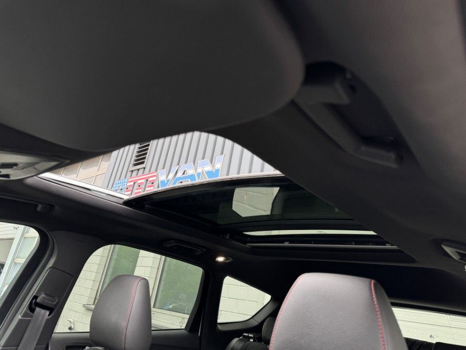 Fahrzeugabbildung Ford Kuga 2.0 ST-Line Pano Navi Teilleder 4x4