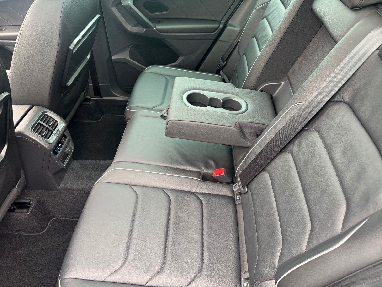 Fahrzeugabbildung Volkswagen Tiguan Highline 2.0TDI 4Motion