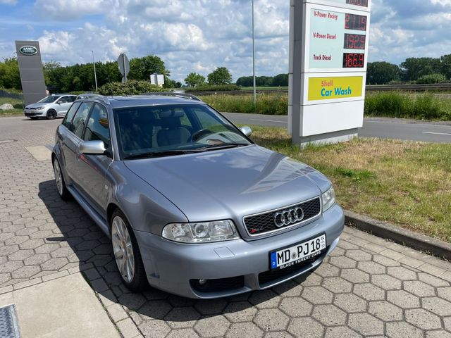 Audi RS4 2.7 quattro -