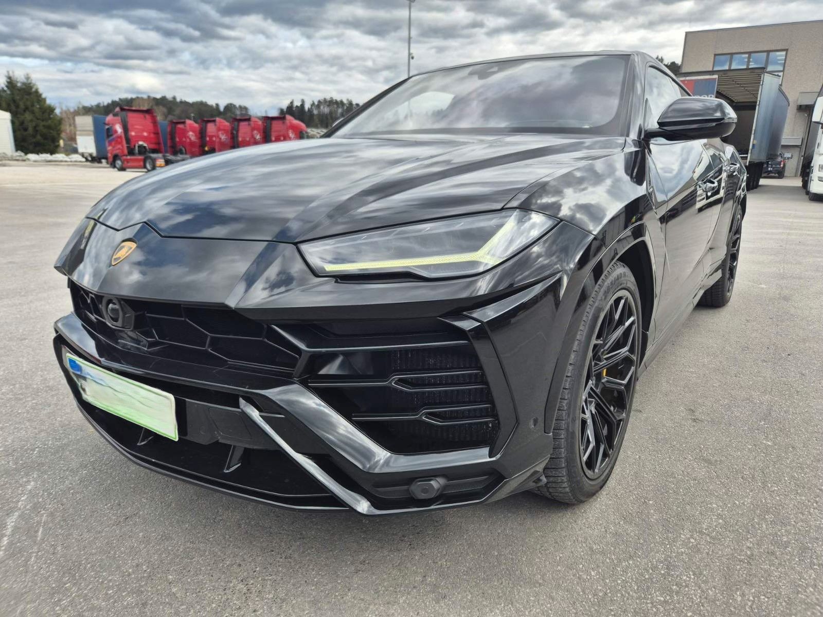 LAMBORGHINI Urus