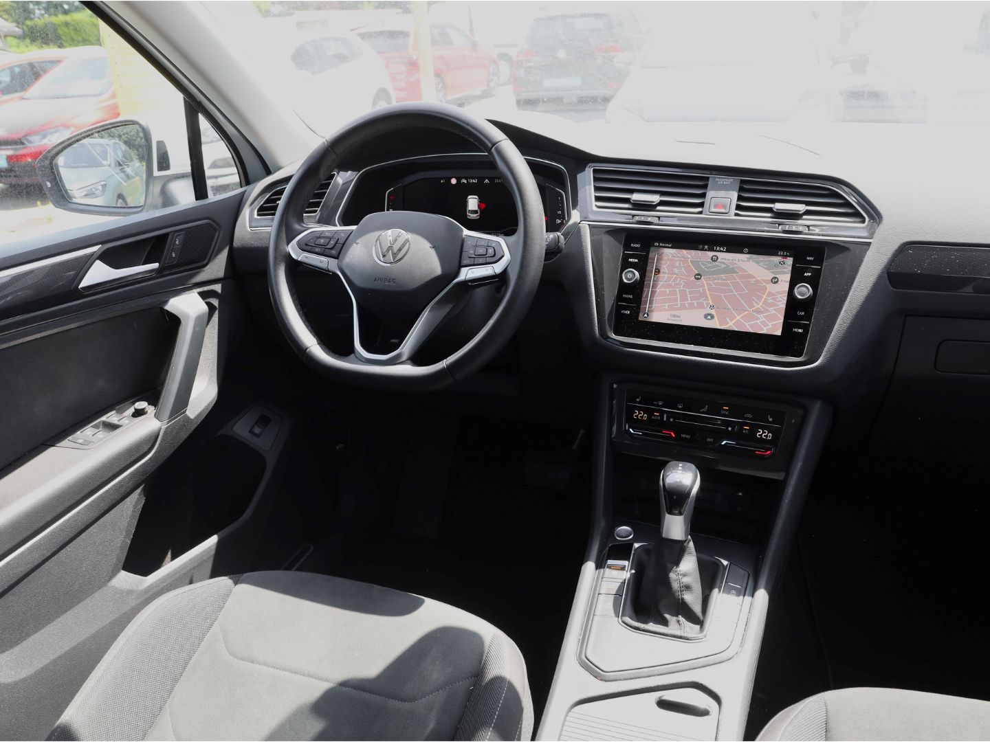 Volkswagen Tiguan ELEGANCE TSI DSG NAVI AHK LED-MATRIX EASY foto 5