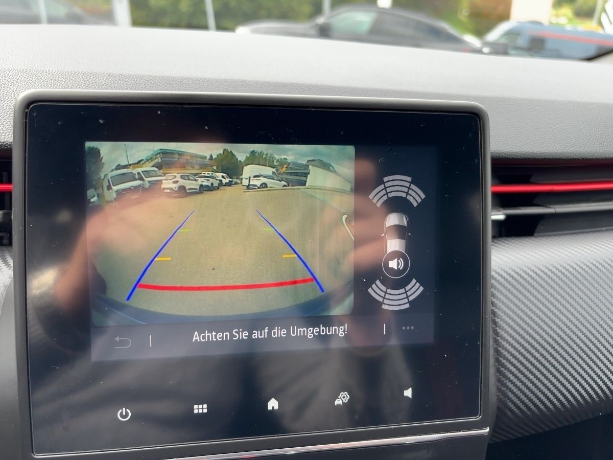 Fahrzeugabbildung Renault Clio R.S. LINE E-TECH 140 Kamera SHZ - mit KI generiert/bearbeitet