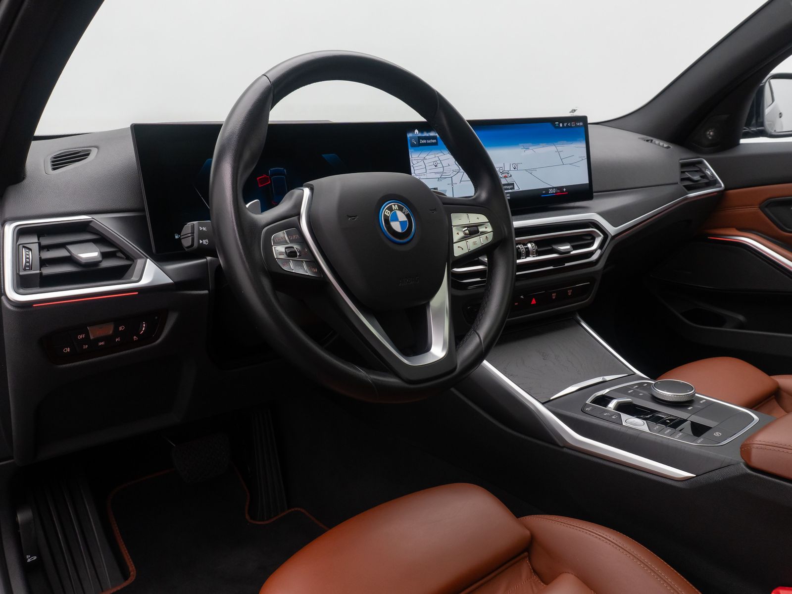 Fahrzeugabbildung BMW 330e Komfort DAB H/K Kamera Panorama Individual