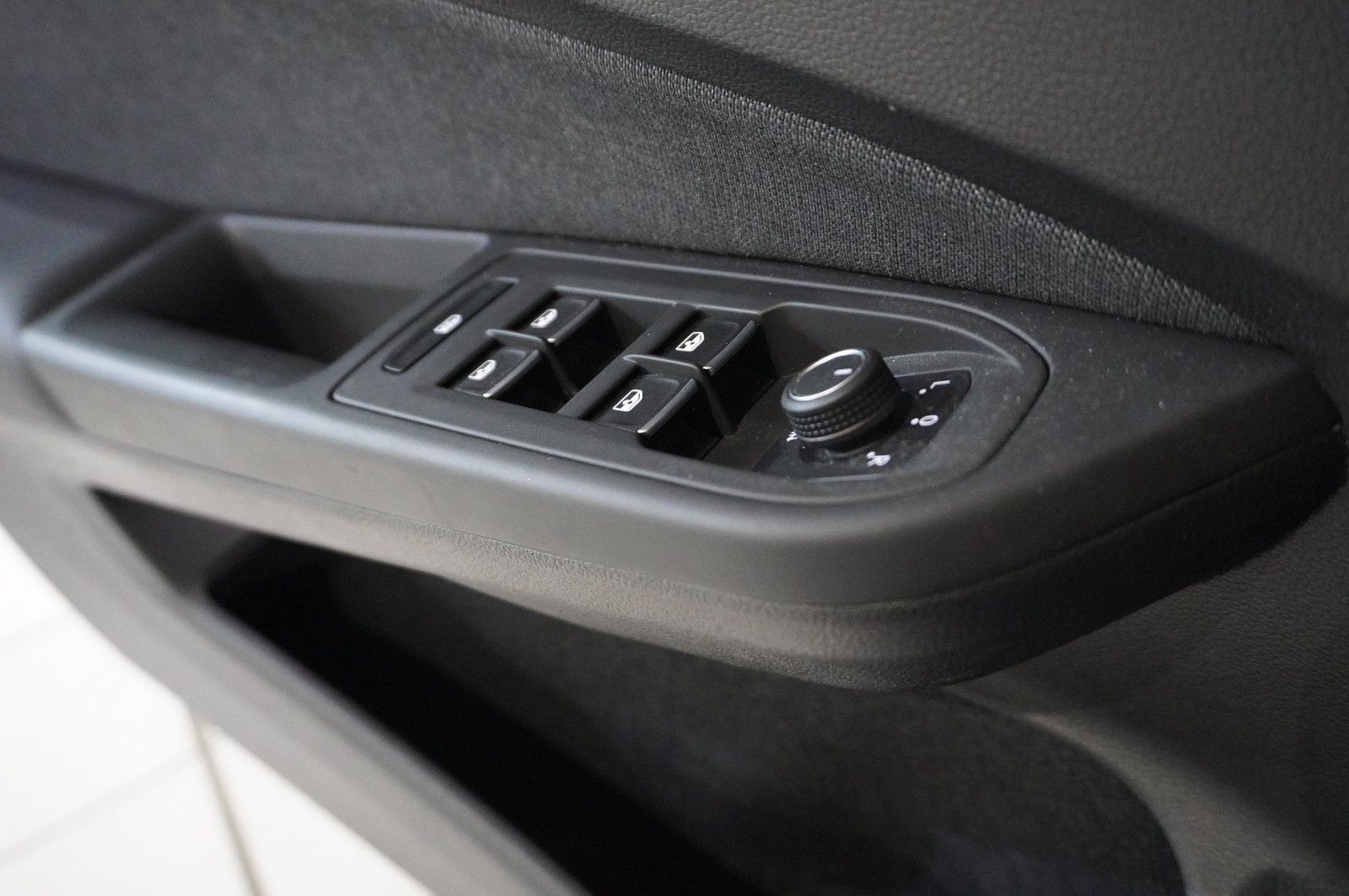 Fahrzeugabbildung Volkswagen Golf VIII Lim. 2.0 TDI LIFE DSG NAVI/LED/KAMERA