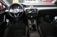 Fahrzeugabbildung Volkswagen Passat Vari. 2.0D R-LINE DSG NAVI/LED/KAMERA/AHK