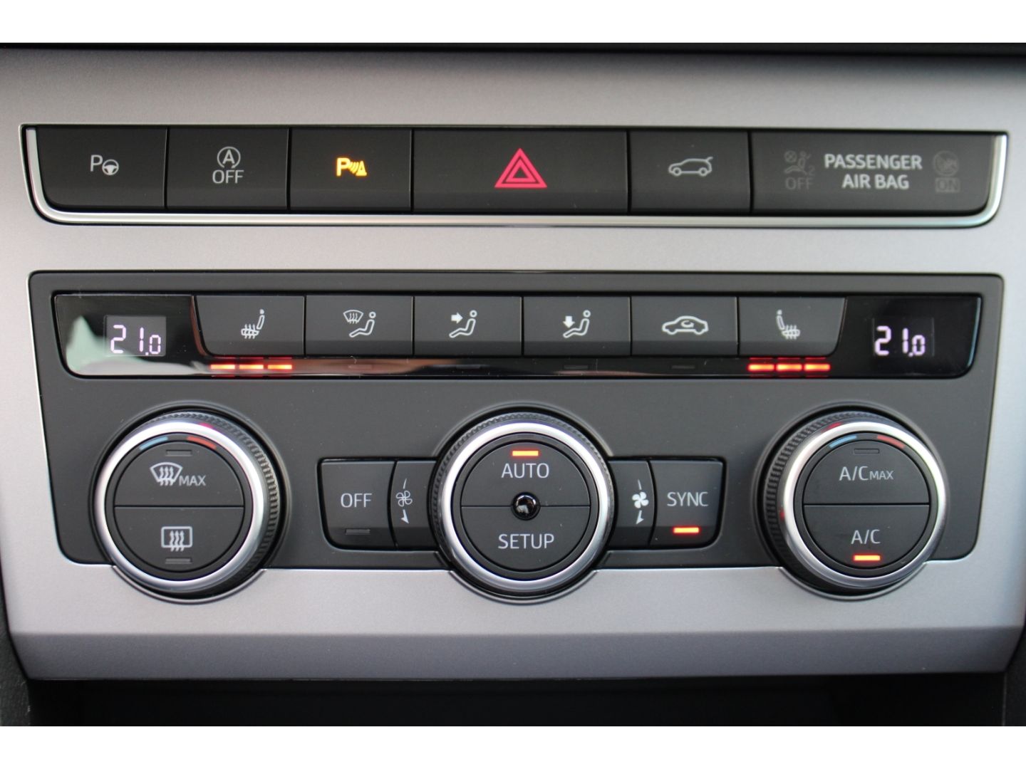 Fahrzeugabbildung SEAT Ateca 1.5 TSi FR ACC LED PDC RFK el. AHK Navi DA