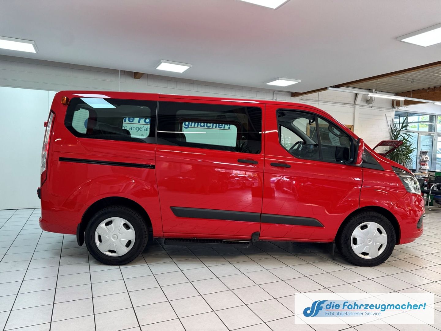Fahrzeugabbildung Ford Transit Custom 320 L1 Trend 2.0 TDCi 9-sitzer *K