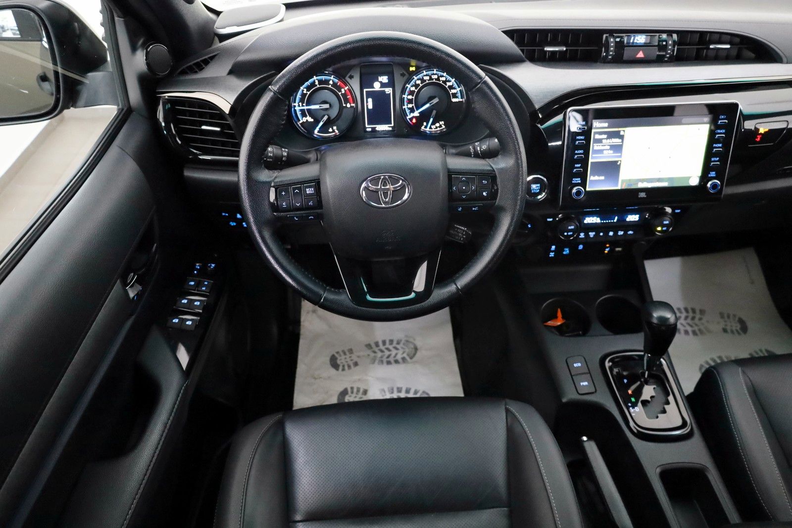 Fahrzeugabbildung Toyota Hilux 2.8 D-4D Invincible,ACC,Navi,Rollo,AHK