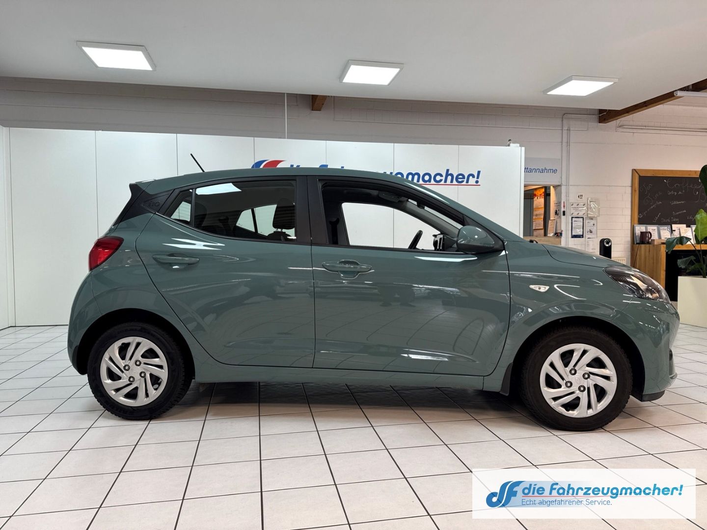 Fahrzeugabbildung Hyundai i10 Trend Navi Apple CarPlay Android Auto Musiks