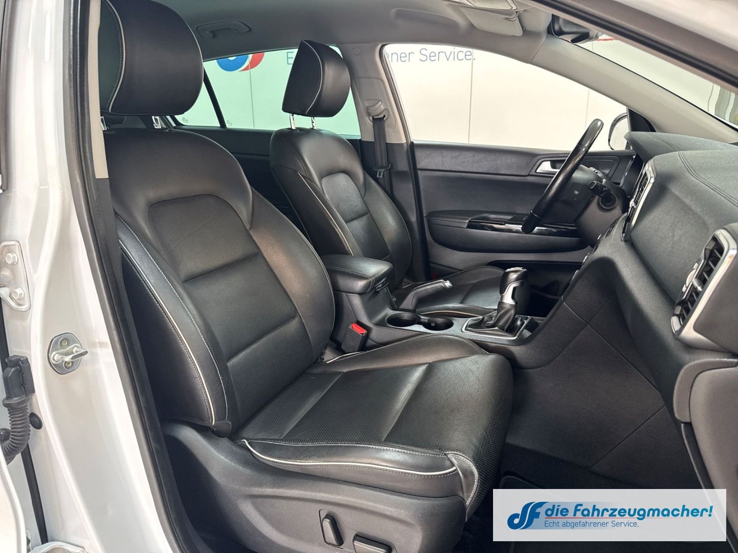 Fahrzeugabbildung Kia Sportage Dream Team 2WD Navi Leder Soundsystem M