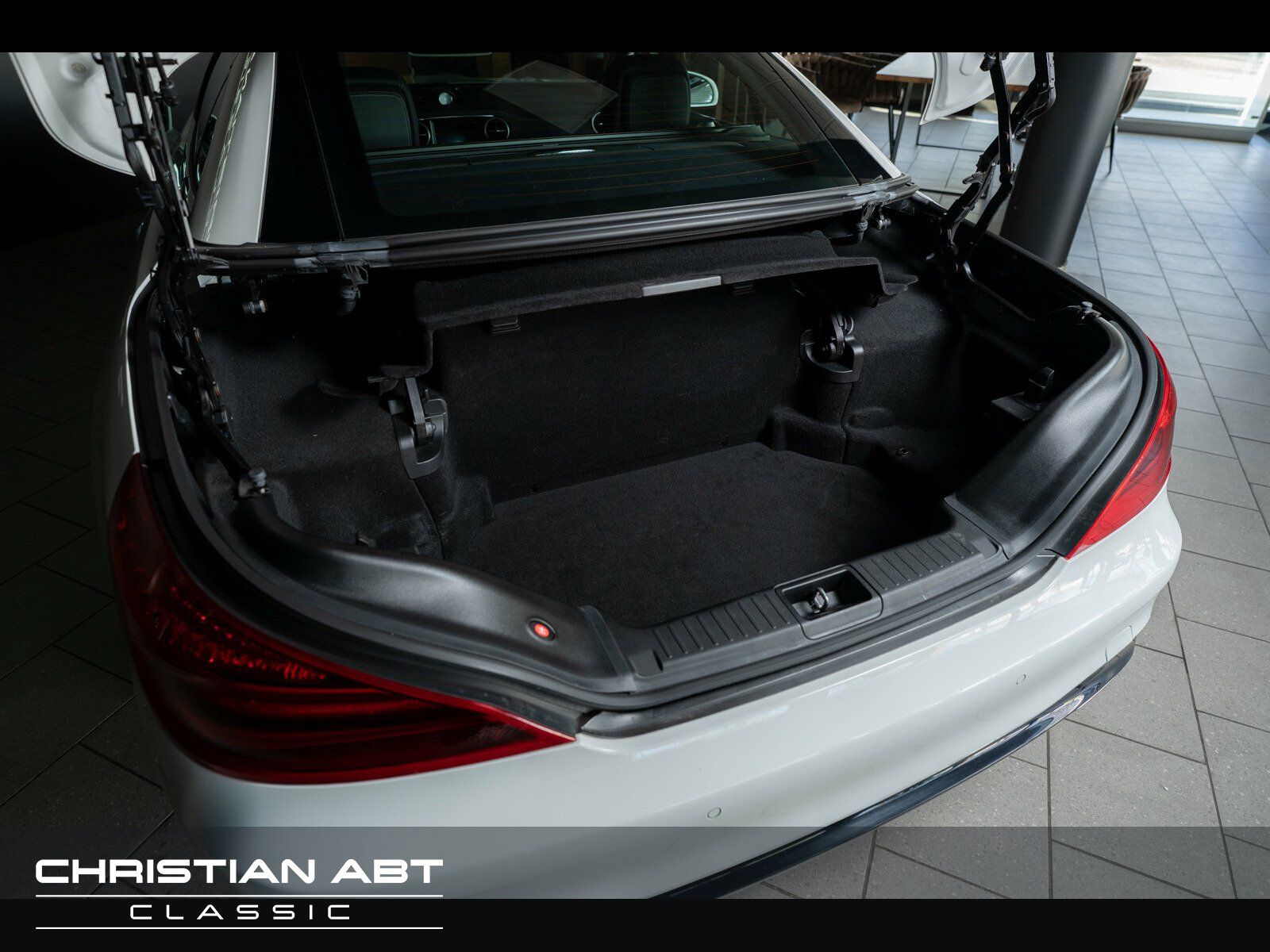 Fahrzeugabbildung Mercedes-Benz SL 500 COMAND/Pano.-Dach/Distronic/Autom./LED
