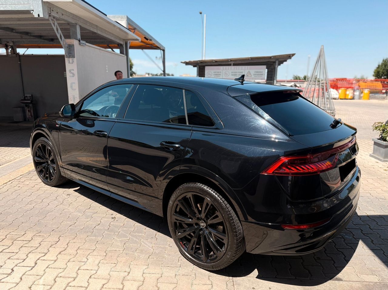 Audi Q8 50 TDI TOTAL BLACK/23"/PELLE/S-LINE imagem 3