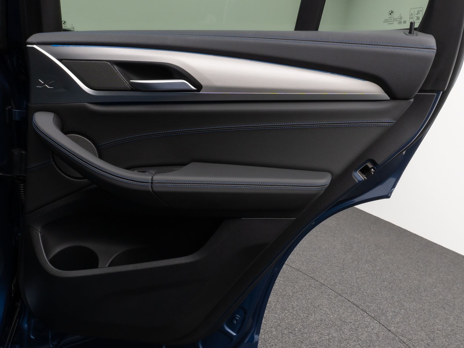 Fahrzeugabbildung BMW iX3 M Sport Impressive Panorama 360° HUD DAB H/K