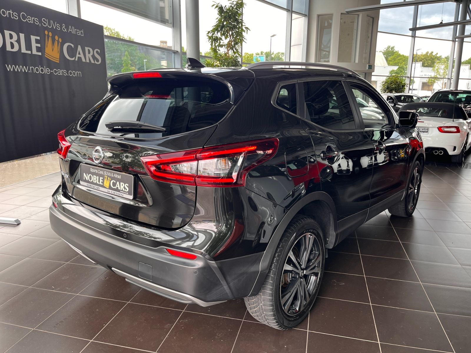 Fahrzeugabbildung Nissan Qashqai Zama AHK PANO NAV RFK SHZ