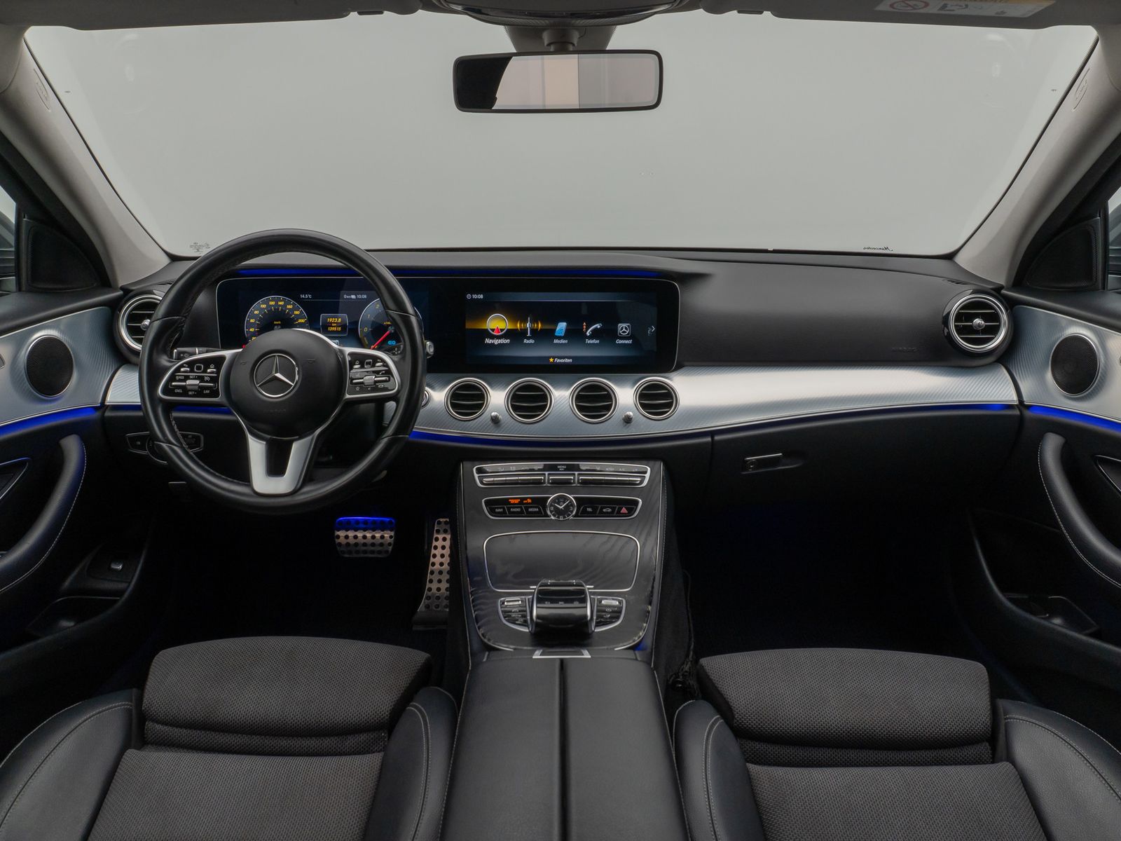 Fahrzeugabbildung Mercedes-Benz E 300 de Avantgarde Kamera AHK LED Standhzg AHK