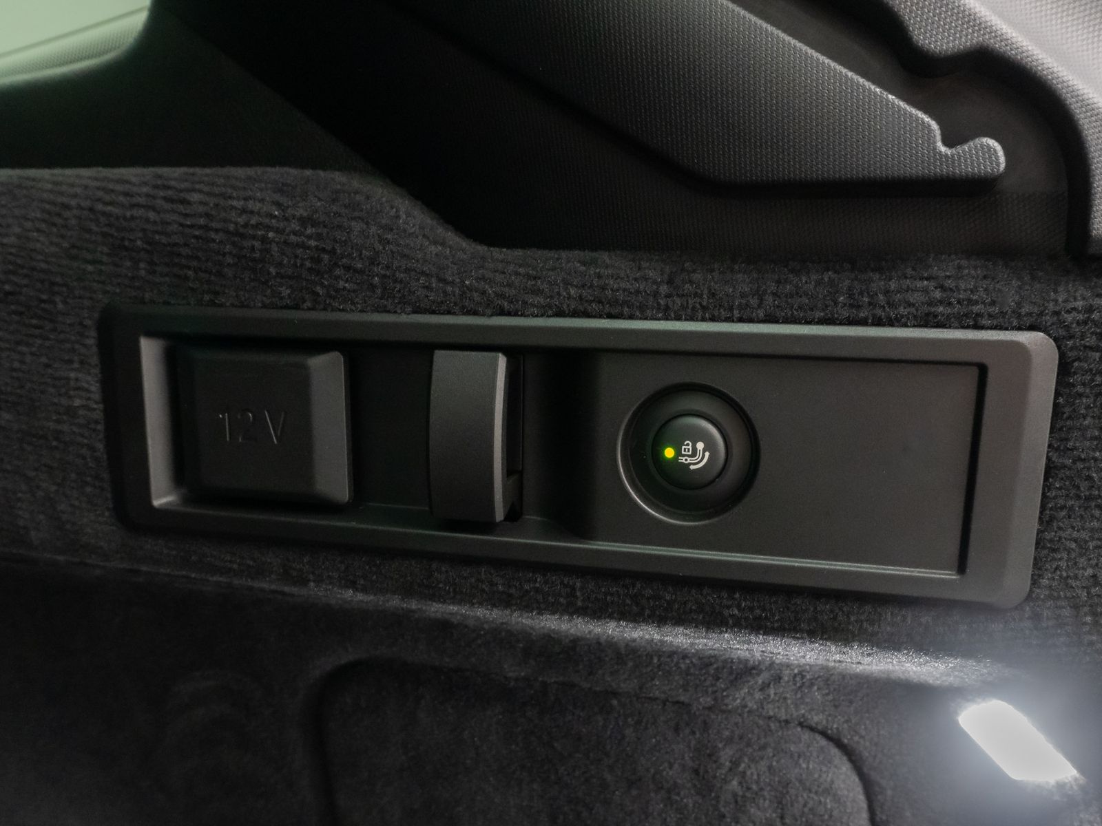 Fahrzeugabbildung BMW 330d xD M Sport DAB Kamera HUD Panorama HiFi 19"