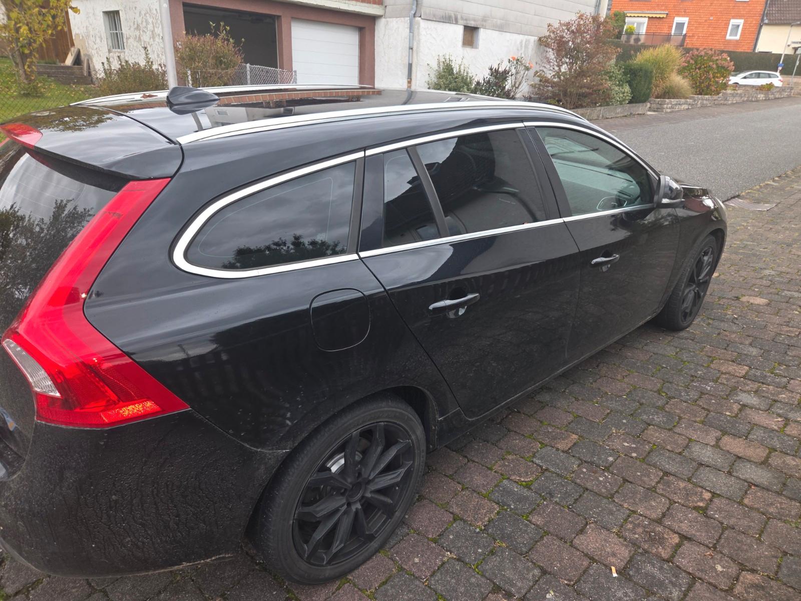 Volvo V60 2011 — rear view