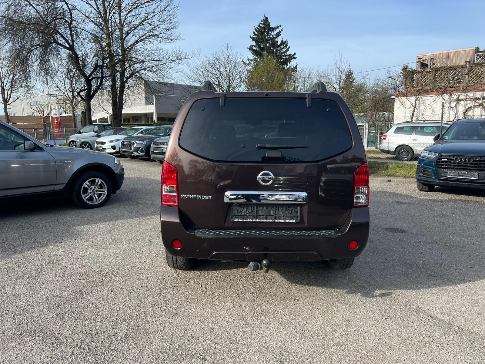 Nissan Pathfinder 3.0 dCi V6 LE | 231 ch | BVA | 7 places | Cuir | Toit ouvrant | Sièges électriques chauffants | Phares bi-xénon