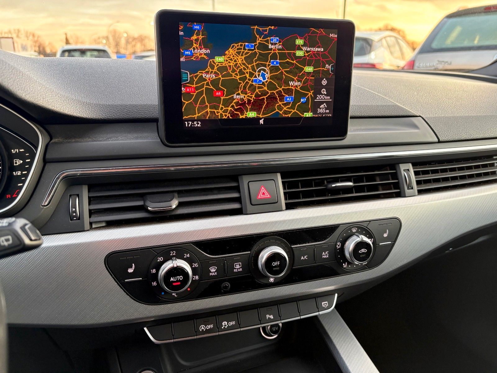 Fahrzeugabbildung Audi A4 Avant 2.0 TDI sport Navi Leder Xenon S-LINE