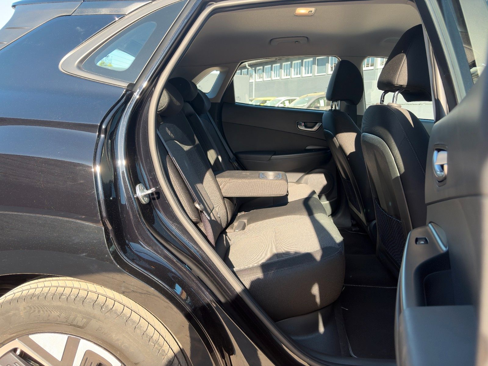 Fahrzeugabbildung Hyundai KONA E Select SHZ LHZ LKA LFA ACC CarPlay Navi