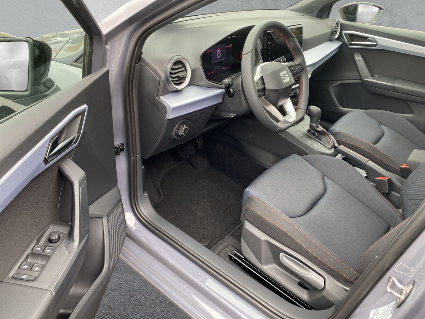 Fahrzeugabbildung SEAT Ibiza FR Navi Digitales Cockpit LED Apple CarPla