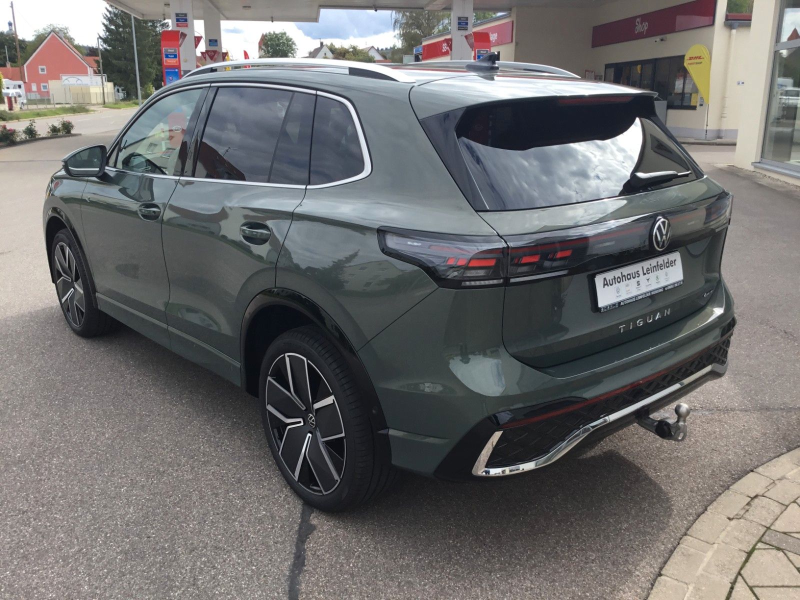 Fahrzeugabbildung Volkswagen Tiguan 2.0 TDI DSG 4M R-Line+AHK+20"+Matrix+Pano