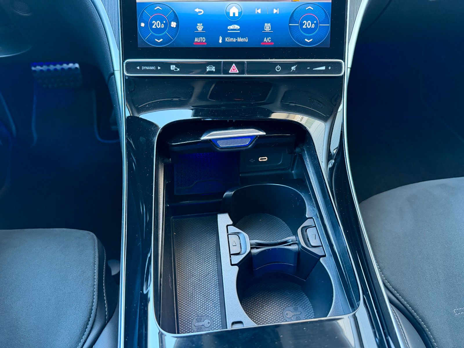 Fahrzeugabbildung Mercedes-Benz C 300 AMG Night+R-Kamera+LED+Ambiente+TOTW+18"