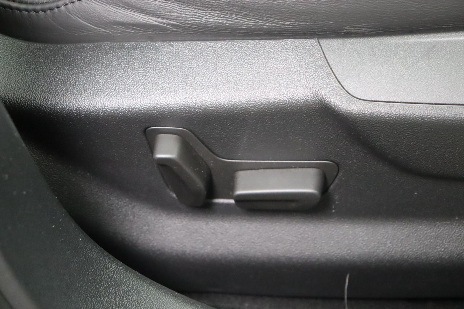 Fahrzeugabbildung DS Automobiles DS5 2.0 HDi SportChic * HUD * LEDER * Navi