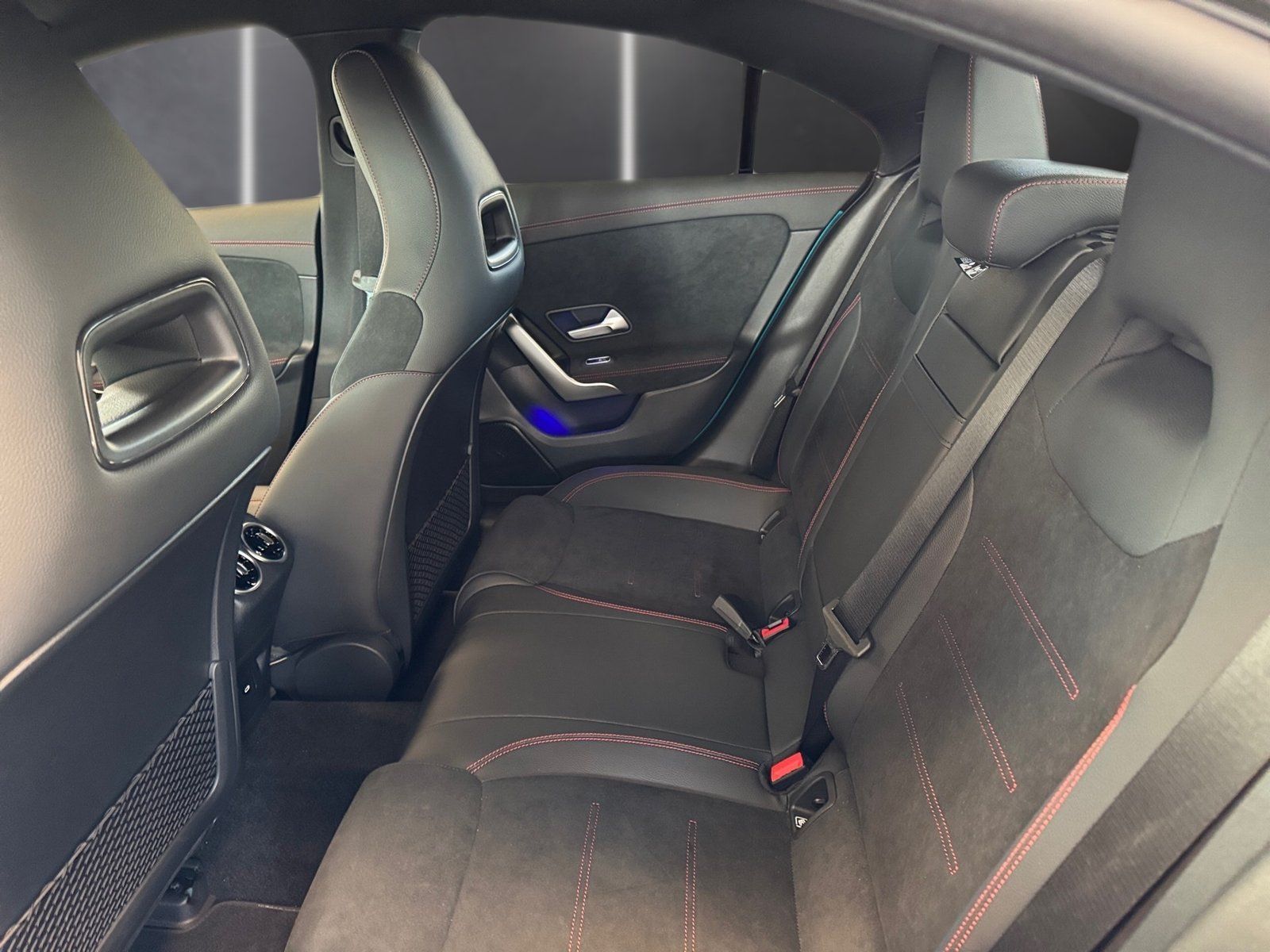 Fahrzeugabbildung Mercedes-Benz CLA 250 4M AMG Premium*Multibeam*Totwinkel*Kame*