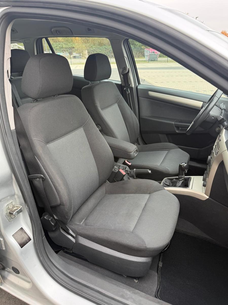 Opel Astra 2007 — photo 16