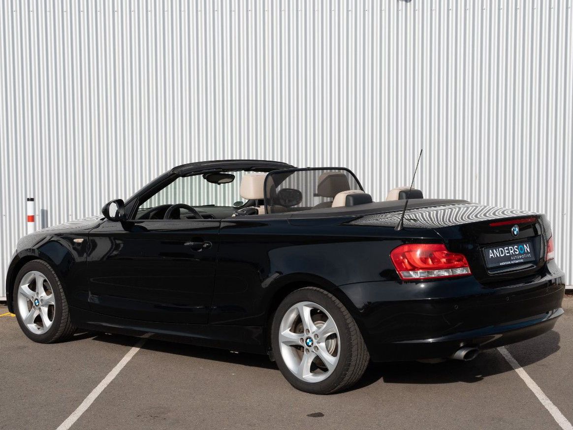 Fahrzeugabbildung BMW 118i CABRIO XENON PDC 1.HD SHZ USB
