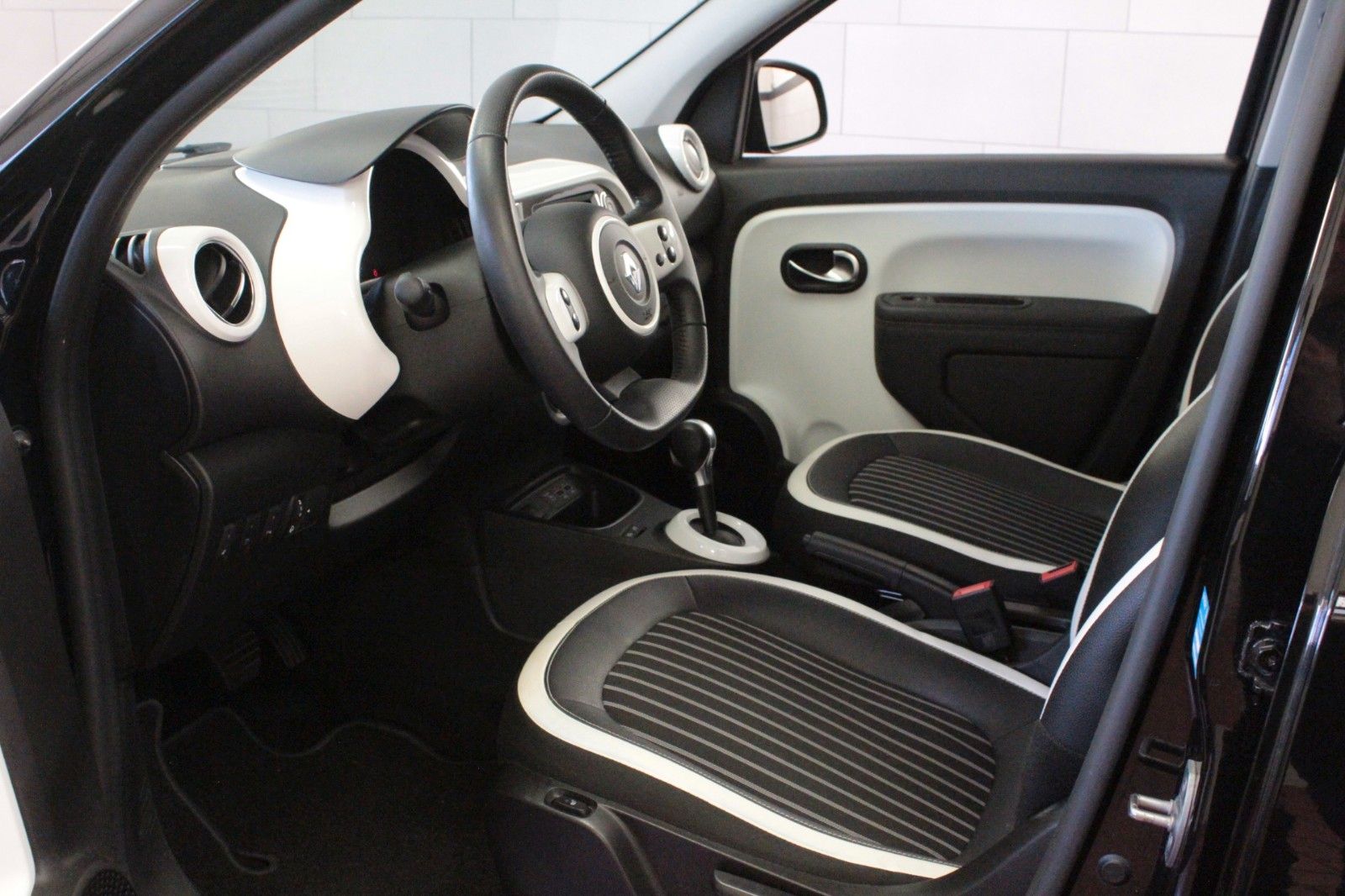 Fahrzeugabbildung Renault Twingo E-Tech 100% elektrisch*Plus Winterräder