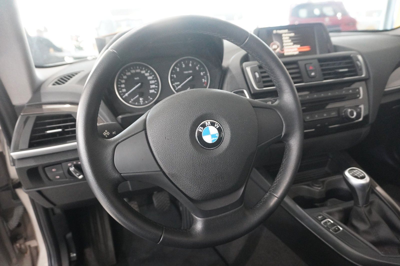Fahrzeugabbildung BMW 220i COUPE SPORT LEDER/SHZ/PDC/USB/SCHIEBEDACH