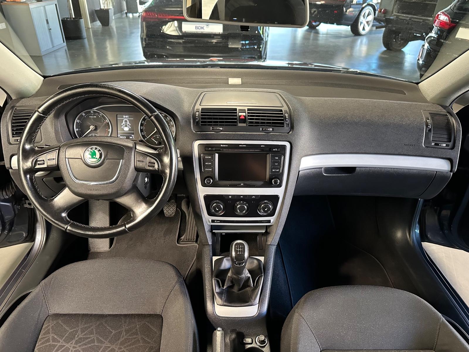 Skoda Octavia 2011 — photo 19