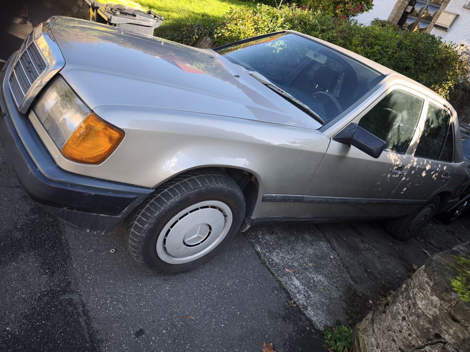 Mercedes-Benz E 230