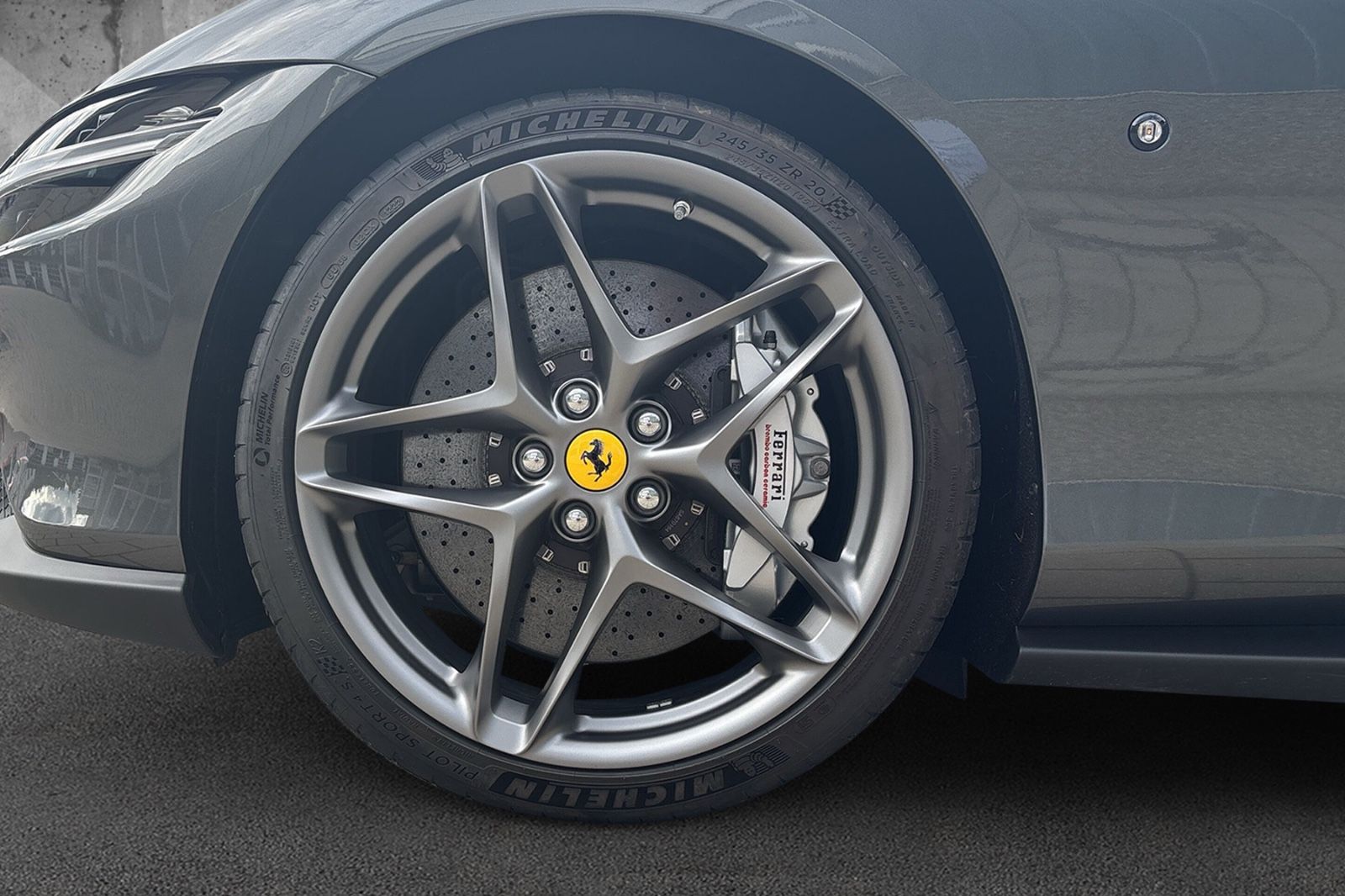 Fahrzeugabbildung Ferrari Roma*erst 1000 km*ADAS*360° Surround*CarPlay