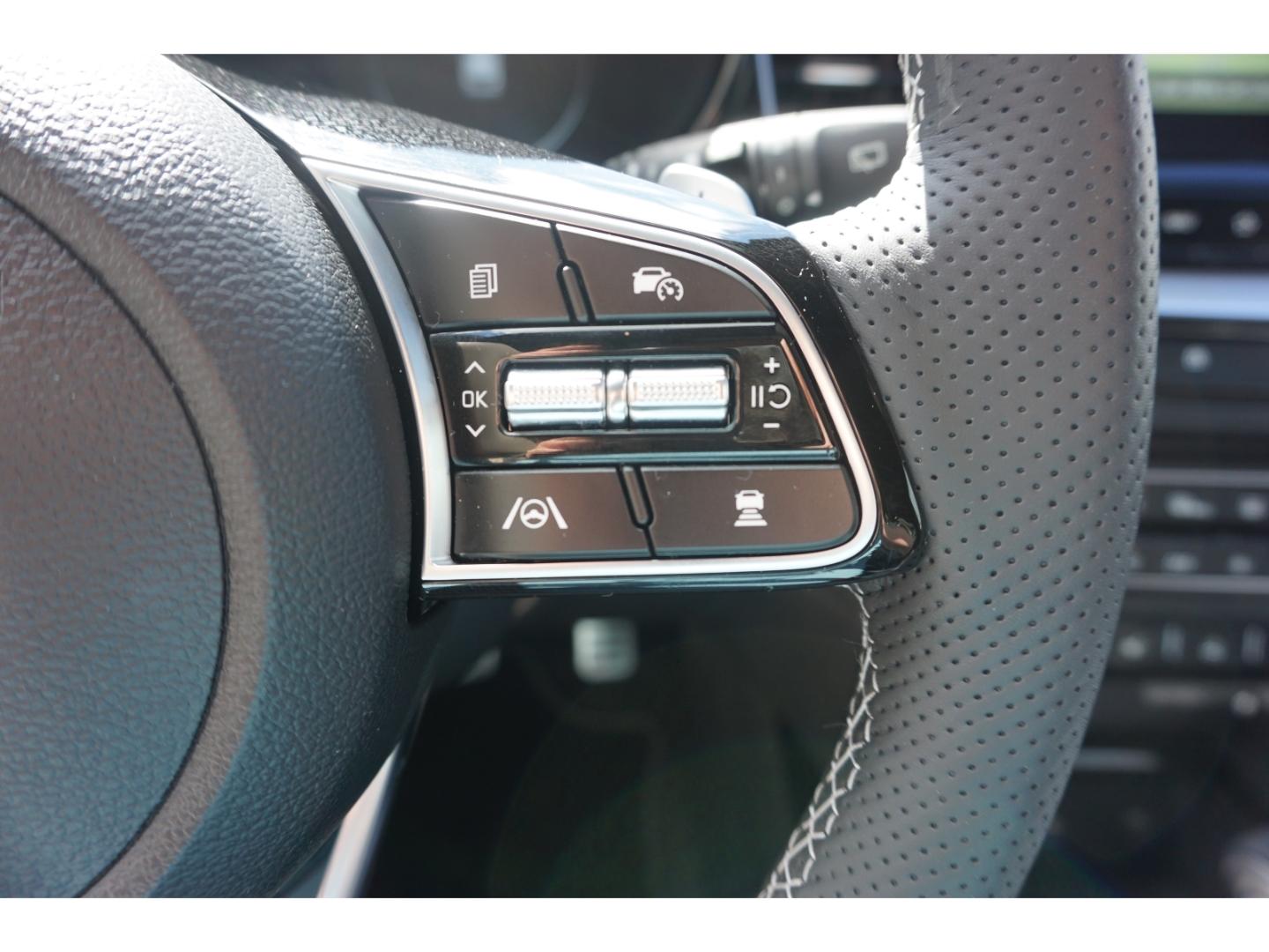 Kia Ceed_sw 1.5T 140 GT Line DCT7 Pano AHK Navi LED 