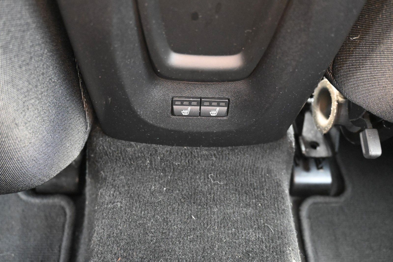 Fahrzeugabbildung Volvo V40 Cross Country D2 Momentum*Fahrass.Paket*RFK*