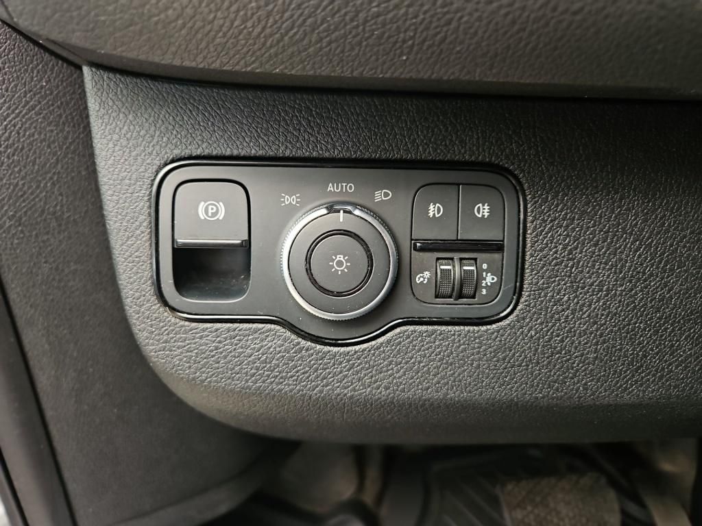 Fahrzeugabbildung Mercedes-Benz eSprinter 312 Kasten L2H2 Klima RFK Sitzhzg Holz