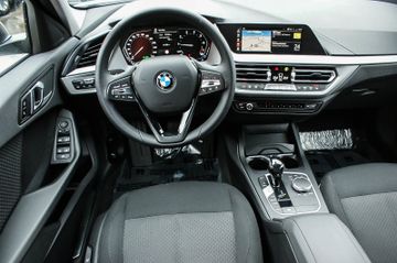 Fahrzeugabbildung BMW 118i Aut. Advantage LED LIFE-COCKPIT NAVIGATION