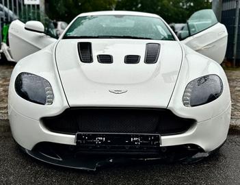 2015 Aston Martin V12 VANTAGE 照片 9