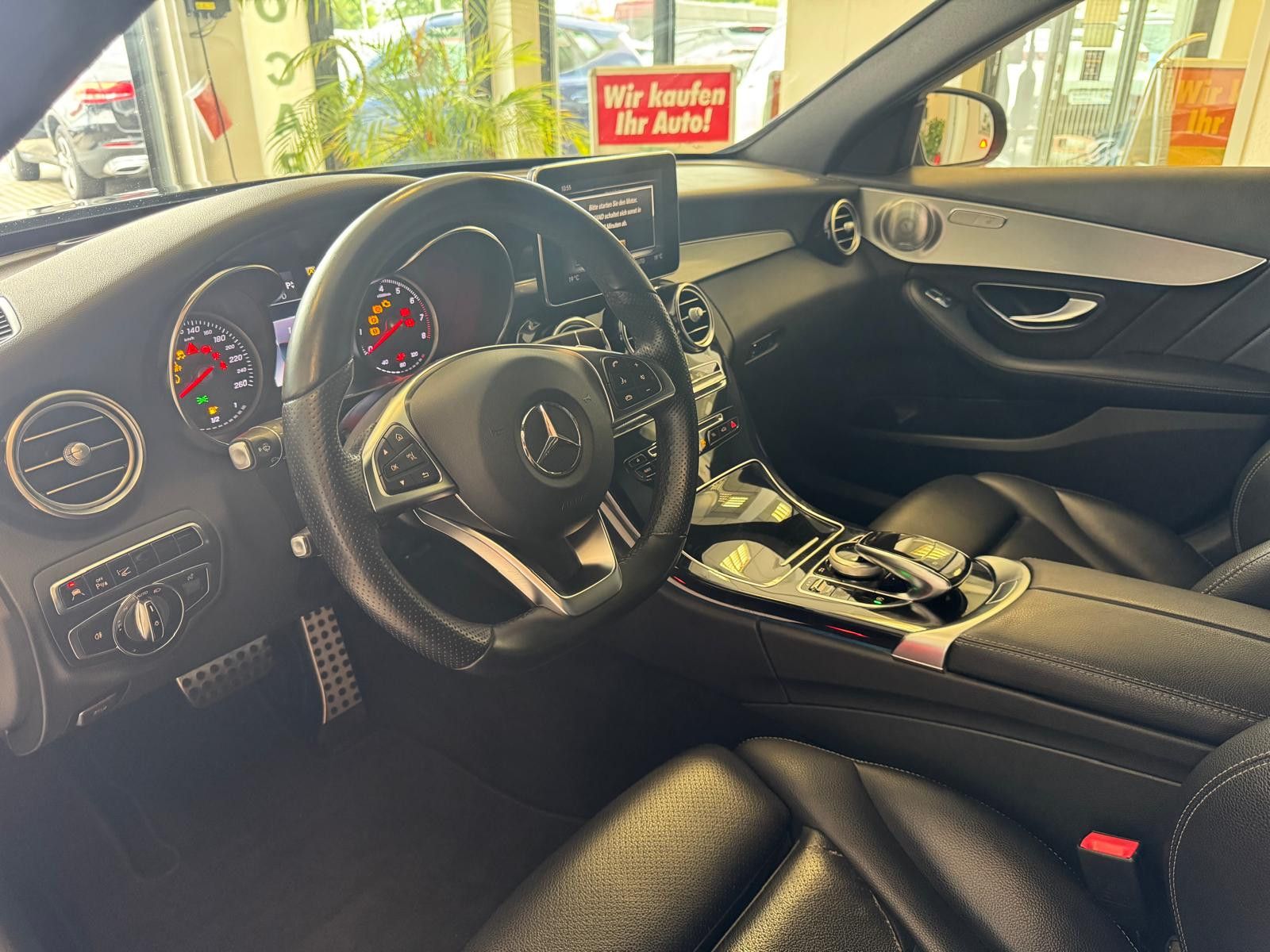 Fahrzeugabbildung Mercedes-Benz C 300 T-Modell/AMG LINE/PANORAMA/NAVI/BURMESTER