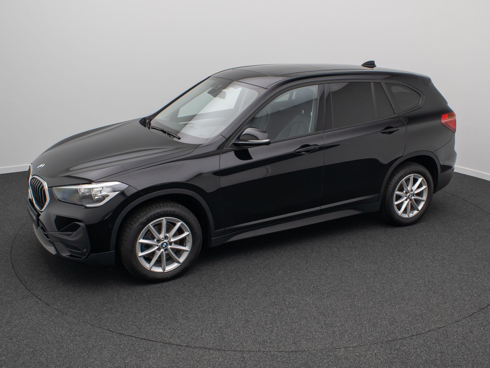 Fahrzeugabbildung BMW X1 sD18i Panorama Kamera DAB Navi Komfort Leder
