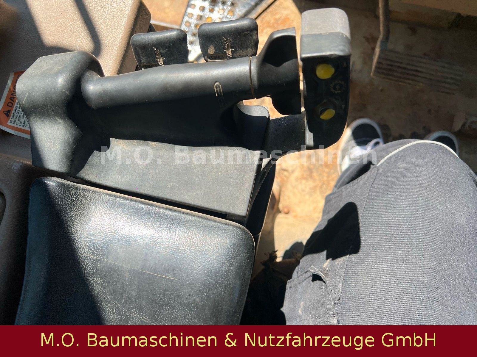 Fahrzeugabbildung CAT D 6 M  XL / Ripper /