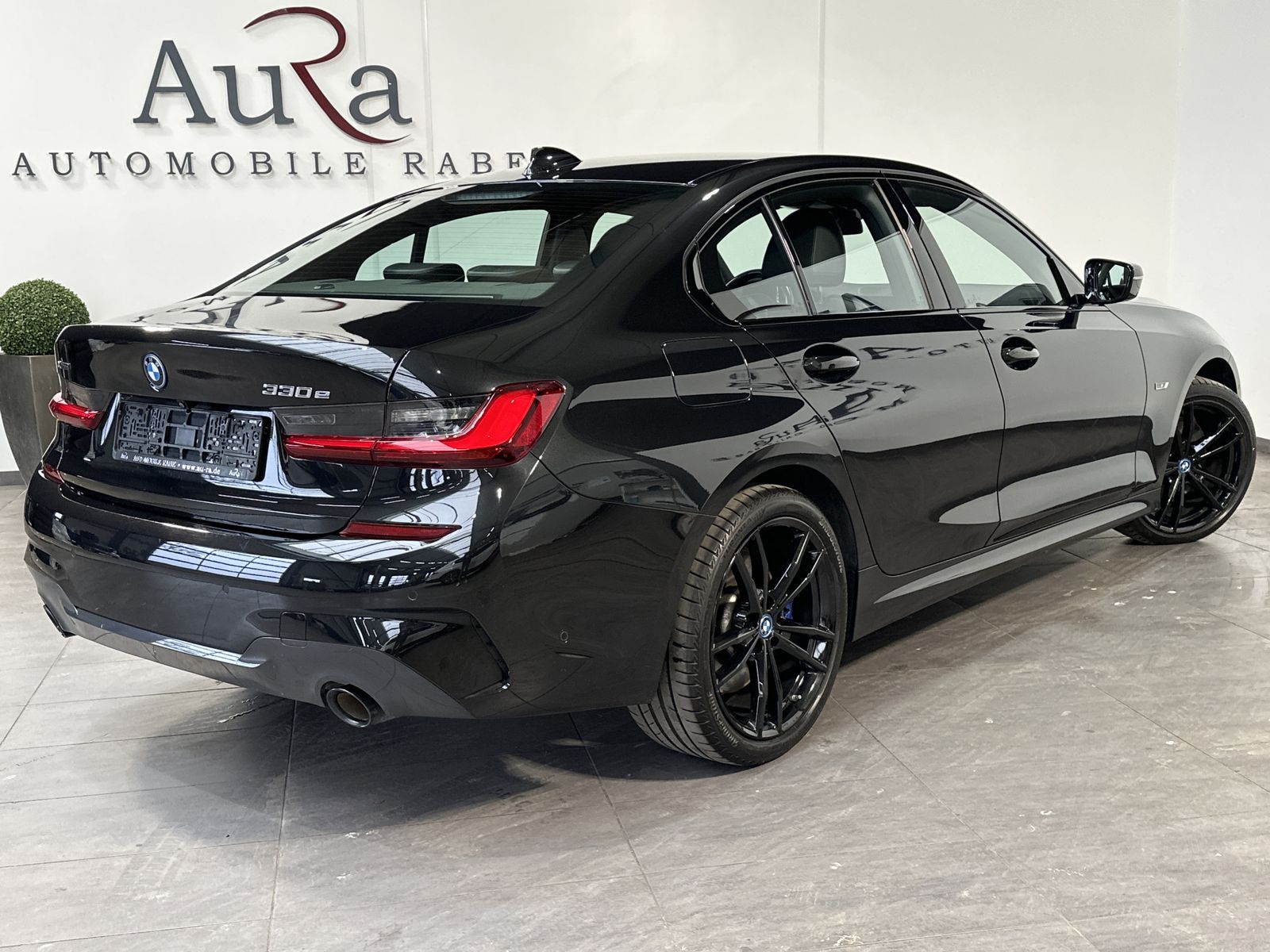 Fahrzeugabbildung BMW 330e xDrive M-Sport NAV+LASER+360°+HEAD-UP+19ZO